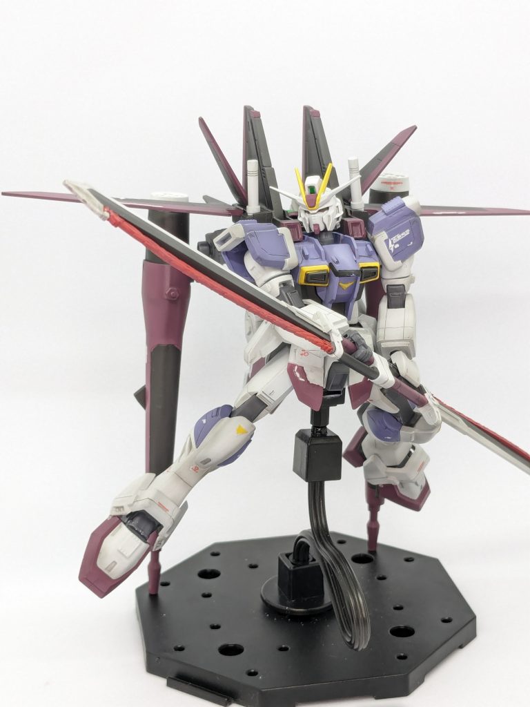 ソードメインで。後述の通りこの機体は制作時にうまくいかないことが多々あり、出来上がりに満足していない点もあるのですが、この写真が撮れたことで初めて「作って良かった」と感じることができました。