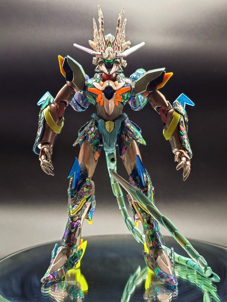 過去の拙作をご覧頂けた方には、或いはご存知かと思いますが、キュベレイ、ガンダムグレモリーに継ぐ「あわびシート」加工第3段です。今回はよりキラキラ感&ピカピカ感マシマシでお届けいたします。イメージとしては、TRPGとかファンタジー作品では定番の竜人族(自分的にはオウガバトルの竜牙のフォーゲル)が甲冑を纏っているような。