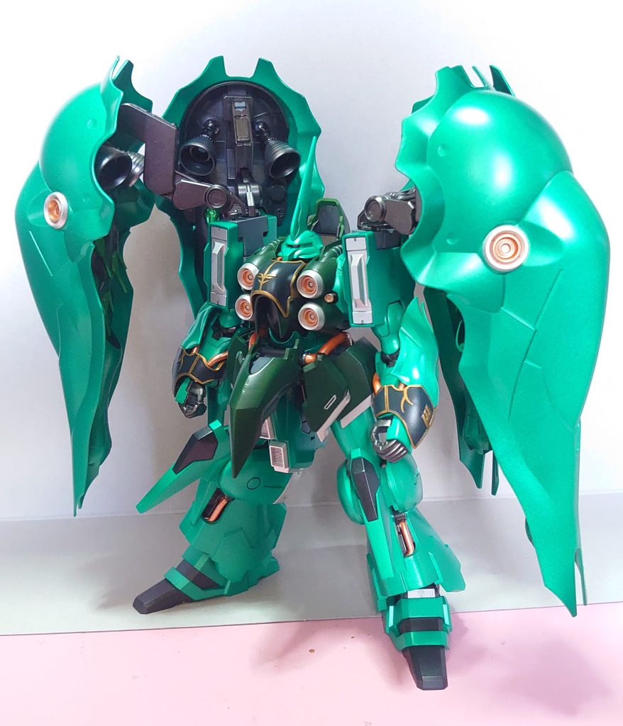 バインダー、本体、内部フレームをメタリックで塗装しました。 