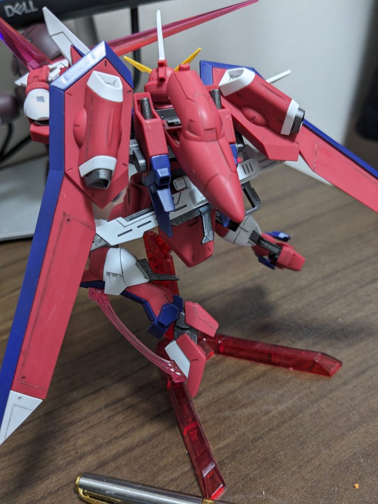 羽がフラップみたいになるかなって感じでスジ彫り追加しました。0.15mmのタガネ使いましたがもう少し太くしたほうがよかったかも。