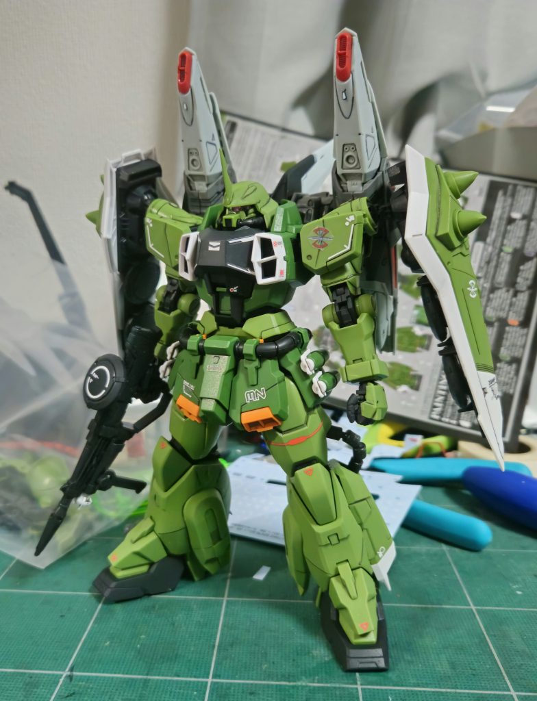 墨入れとデカール貼ってつや消し吹いただけです。