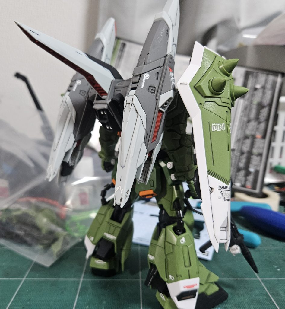 このでかい背負いものがいいですね。好き。