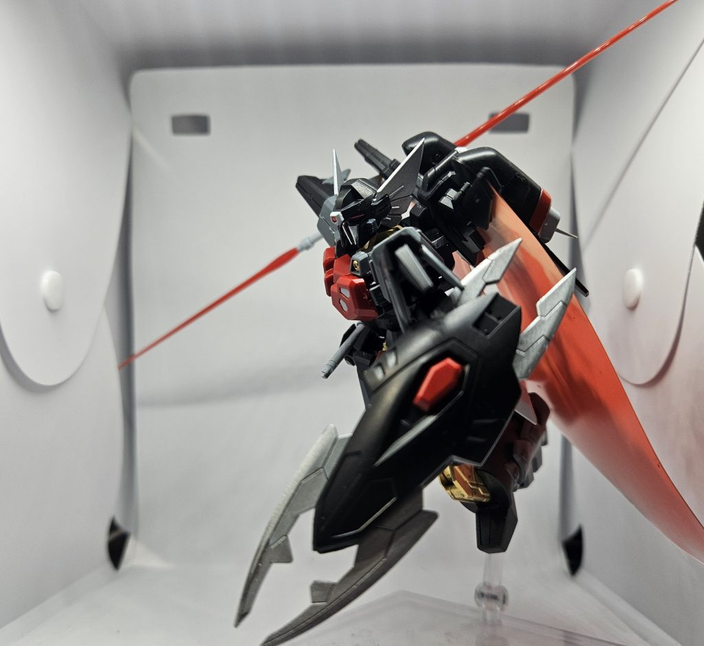 アクションその2。かなりグリグリ動きます。さすが最新のガンプラ。