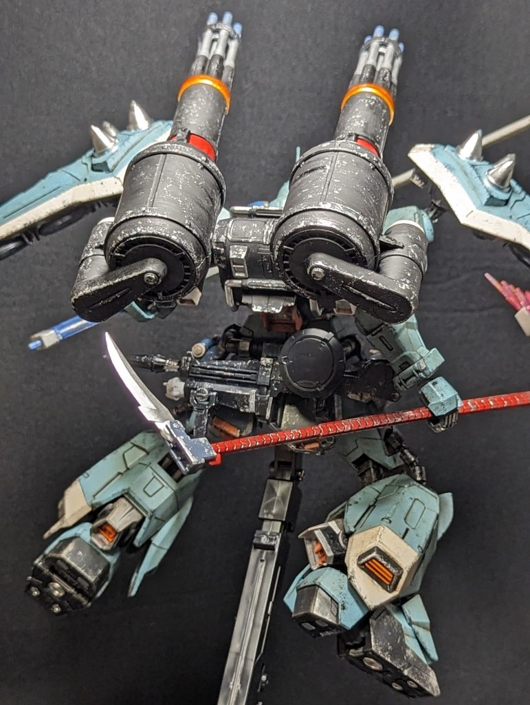 ビームガトリングで中距離から牽制し、その後、一気に間合いを詰めてビームアックスとエクスカリバーで近接戦闘し離脱的な戦闘スタイルをイメージしてます。