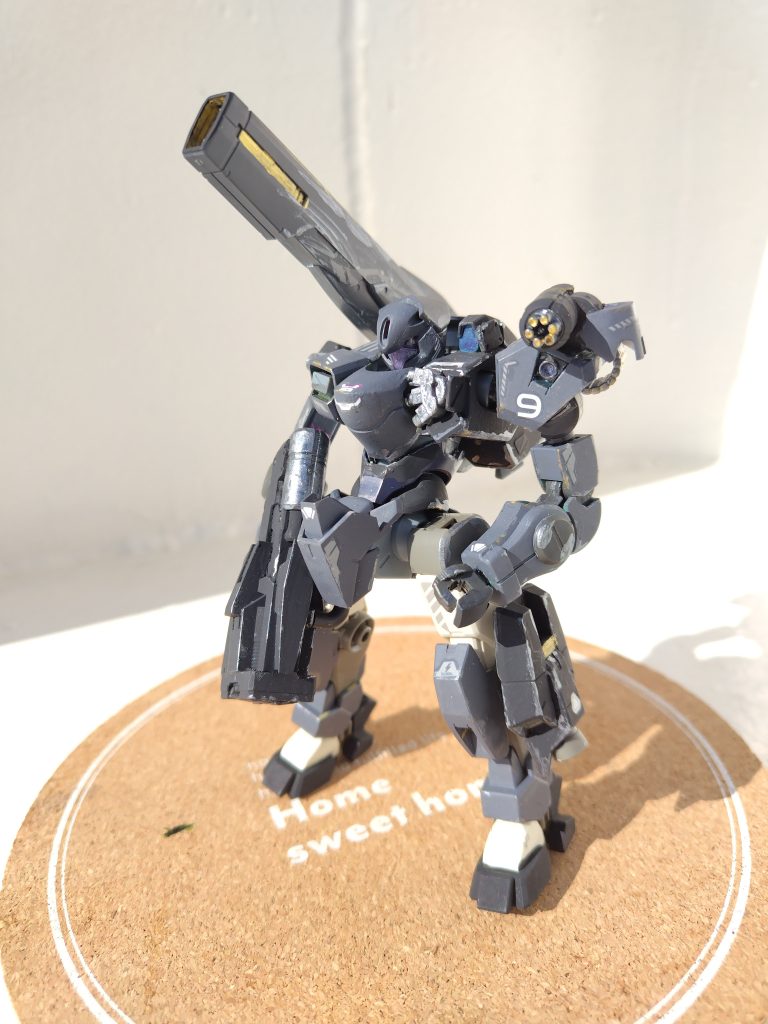 コイツ自身有り合わせで作った物なので足りない部品が多々あります。ケンプファーみたいなもんですね。