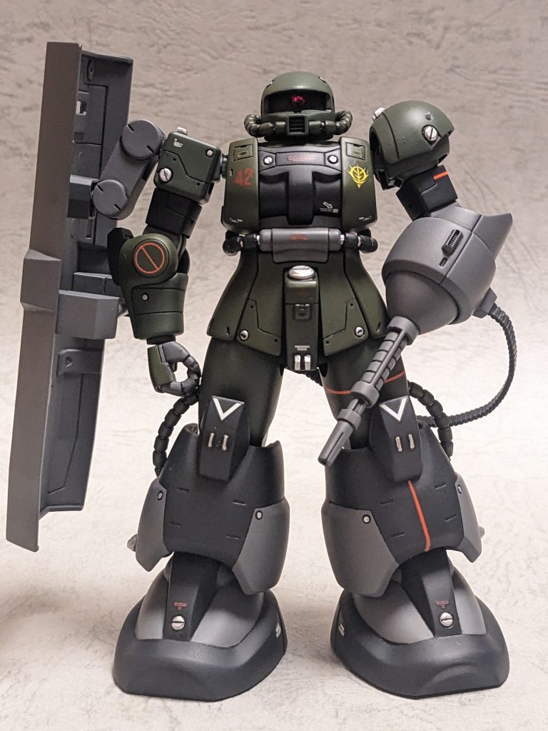 時は一年戦争末期、ジオン軍では来たる本土決戦に向け新型兵器開発計画が進められていた。計画のリーダーの名前はワイリー。彼によって生み出された拠点防衛型ザクには“スナイパージョー”という名前が付けられた。といった感じのオリジナル設定です。