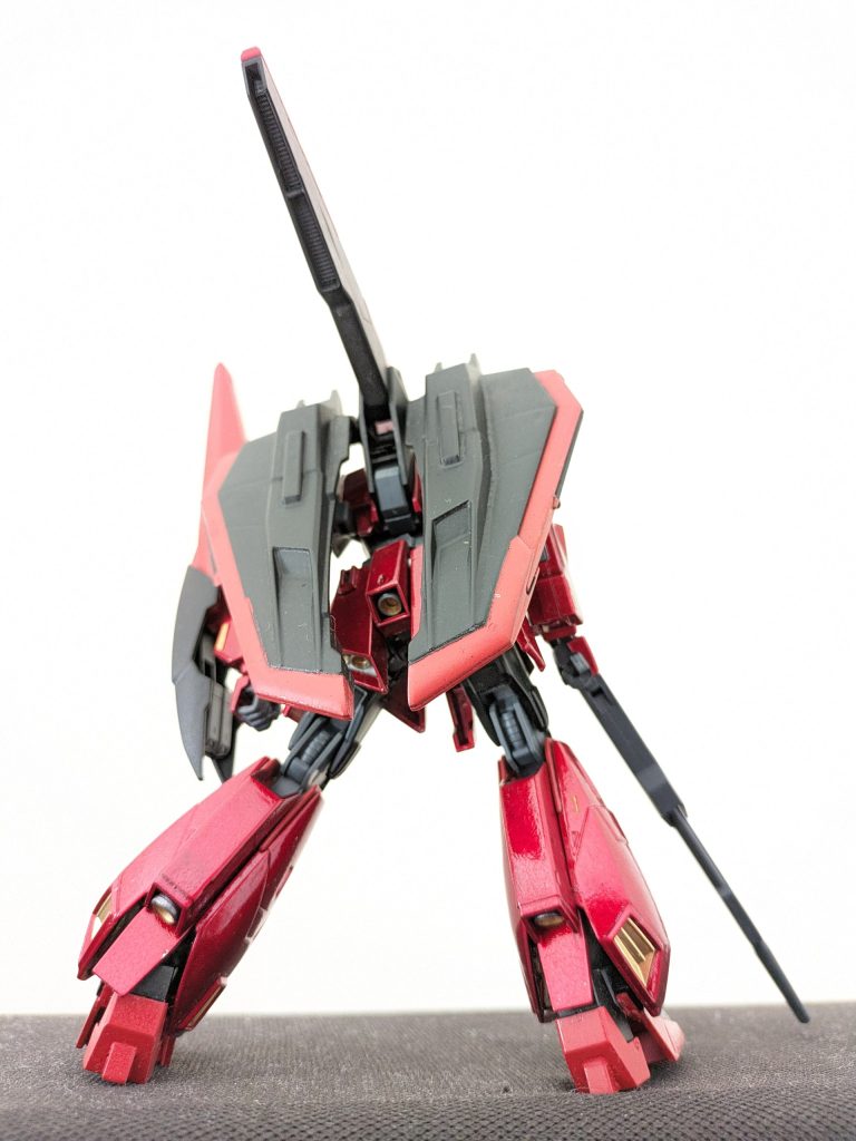 後ろ。スラスター関連は金とかガンメタ。