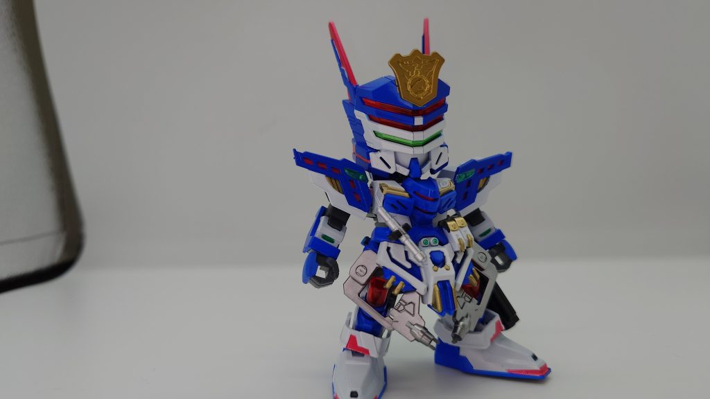 こちらは某大泥棒の作品でよく見る青いパトカーをイメージして青白メインの塗装に。こちらもヒロイックでなかなかのデキになりました。