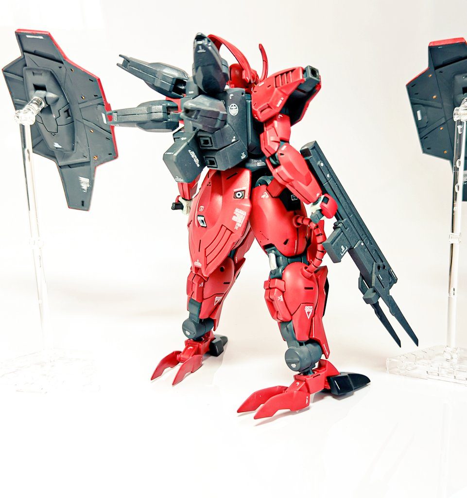 シルバー、ゴールドは筆塗りの部分塗装ですシールド裏もディテール追加したりしてます