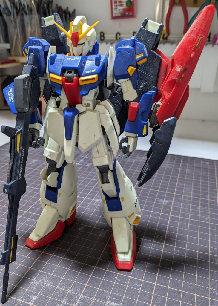 今回の元となったキットはこちらのMG初代Zガンダム!20年以上前にパチ組みした物です。