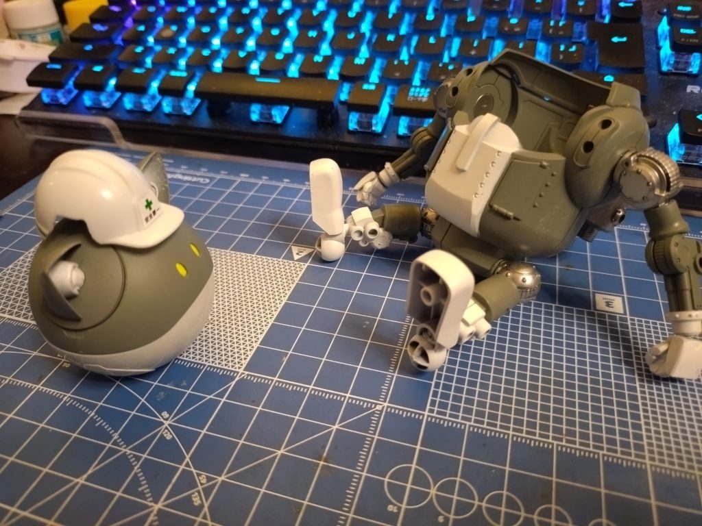 ハロ「テモアシモデナイ ドーシヨー…。 」ハロ「ンンン?」ピコーン💡