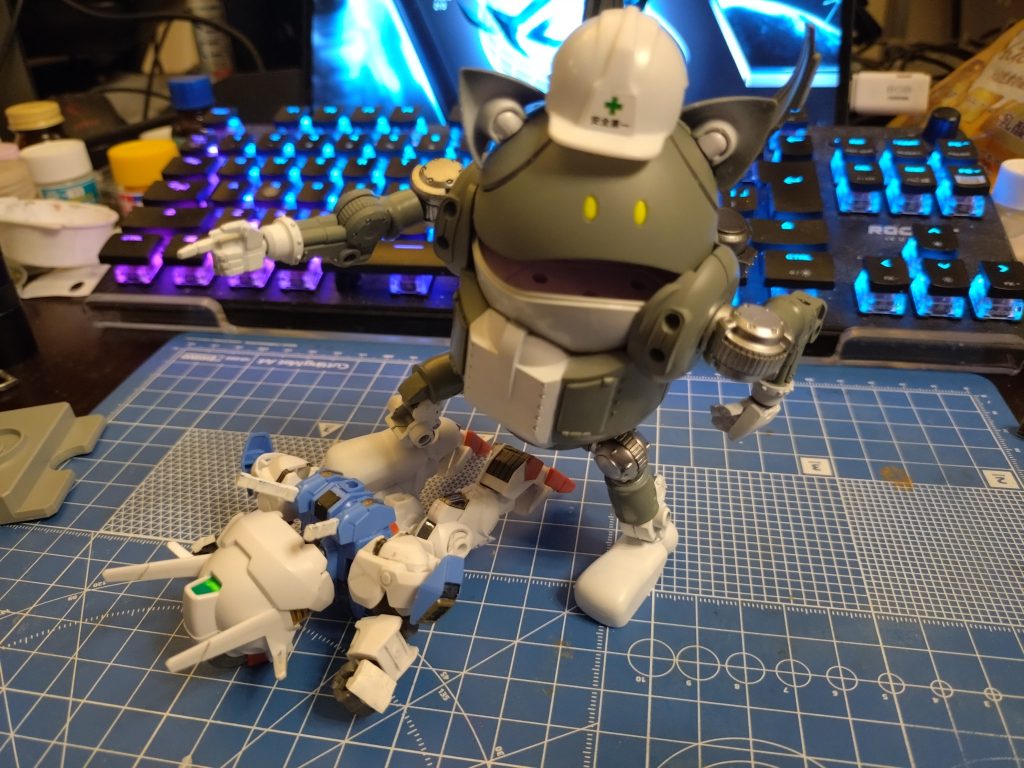 ハロ「前方オールグリーン!!指差し確認、ヨシッ!!!!」エアリアル「どこ見てヨシつて言ってるンですかね…。」