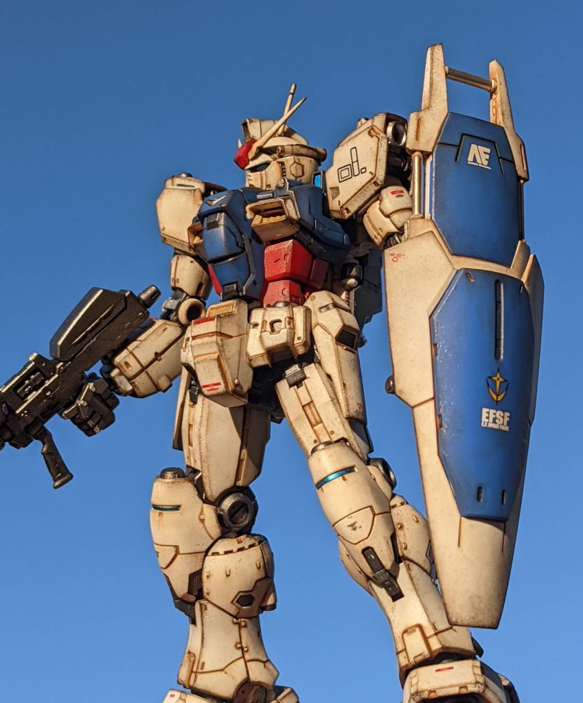 夕日に照らされるGP01。