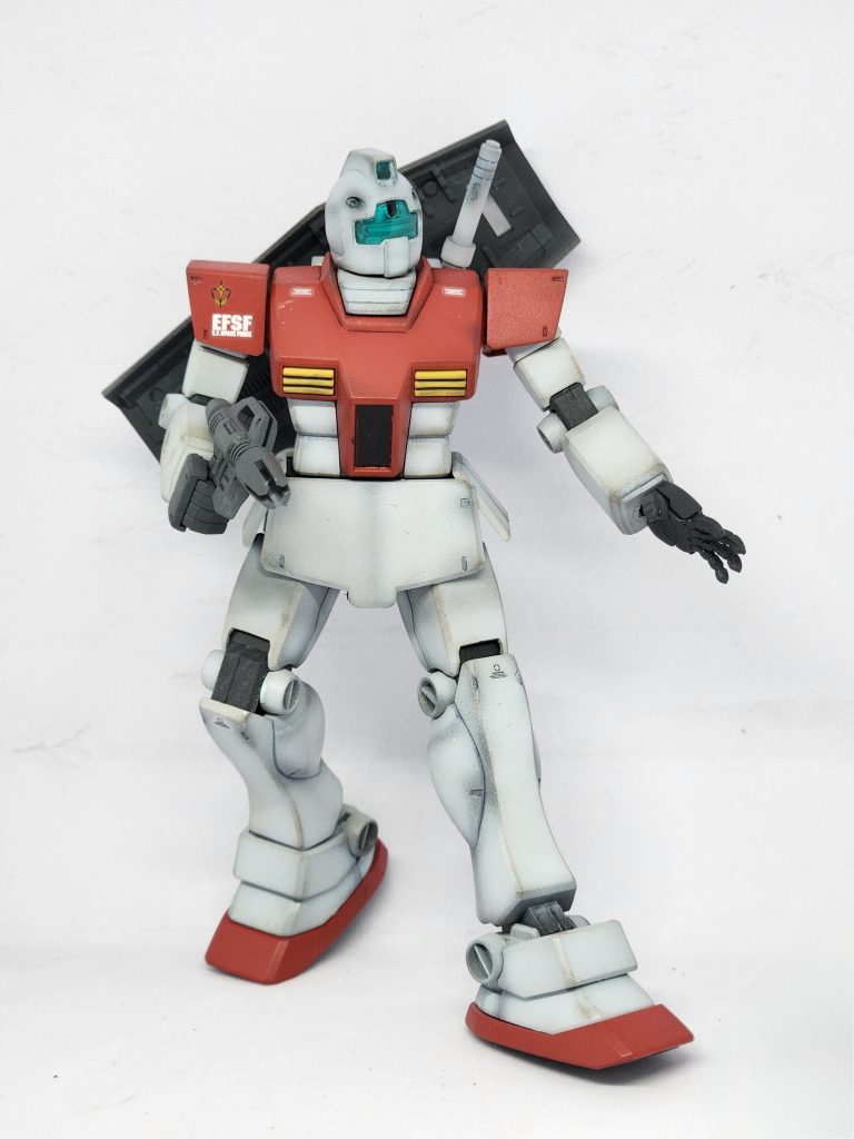 ポーズ1。意外にどんなポーズがしっくりくるかわかりませんでした。ただ、直立姿だけしかイメージがなく、説明書に記載されたポーズをしたものの、ジムの良さが消えた気がする。