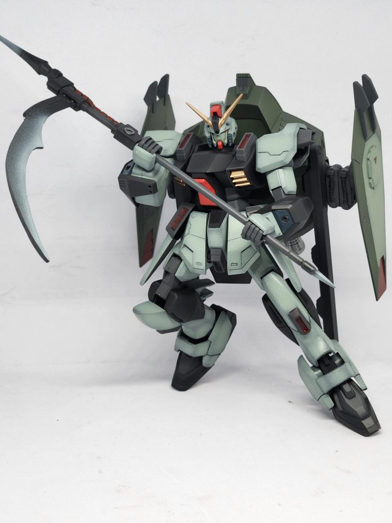 ポーズ1。付属の鎌ですが、HG品だと、思ったより短っ!と感じた為、プラ板で延長しました。既存モールドが格好良かったのですが、何せ短いもんで…モールド≦長さを採用した感じです。