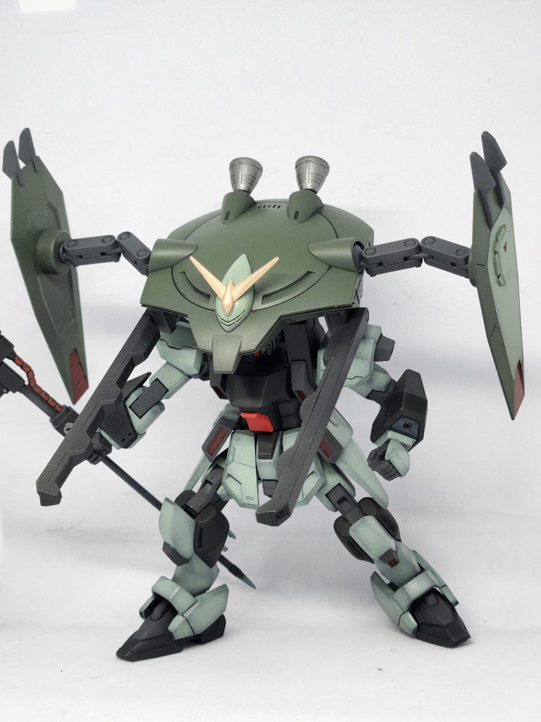 ポーズ3。撮影していて、このスタイルが一番ほっとしました💦最初、顔が見えなくなるこの形態が好みではありませんでしたが、顔が隠れた方がイメケンに見えるではありませんか‼️と感じた一枚でした。トータルで手足や顔、胴体など機体バランスがいまいちだな~と思いました。そろそろ手足の延長工作も視野に入れとかないとと、自分の今後の課題が見えた一体でした。やってやるって!👍️