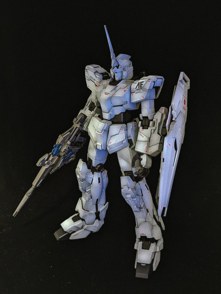 全身が白いと不気味な印象も出てきます真っ白ではなく、少しグラデーション塗装にしてます