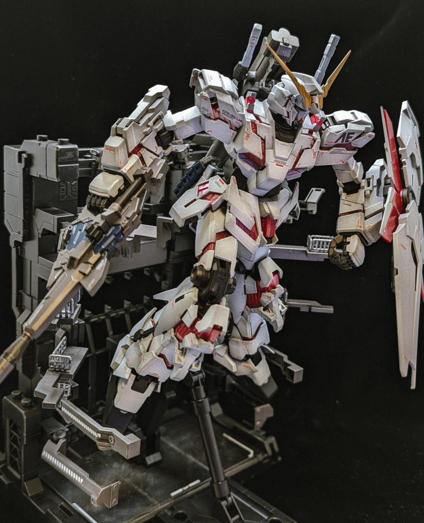 デストロイモードになると少し機体が大きくなるので、迫力が増しますね！