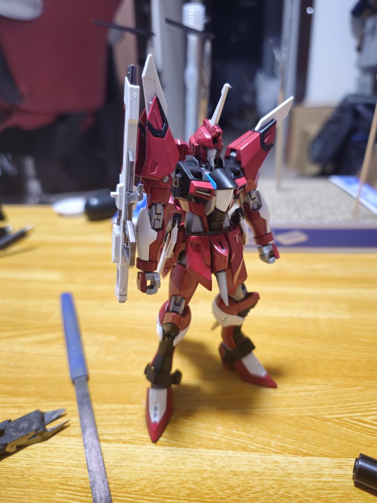 ビームライフルに角棒を仕込んで腕に装着できるように。