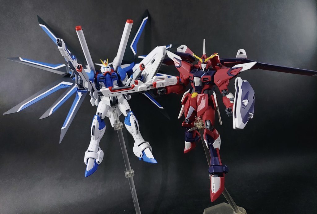 自由と正義。色々ありましたがやはり両雄揃い踏みは絵になりますね。(惜しむらくは乗っている人がイマイチ乗り気じゃない所ですが…)初めから一緒に出てくるのは何気に彼らが最初だったりします。