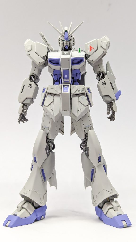 プロポーションは完璧なので、特に触ってないのですが、腹部のみ少し浮くように加工してあります。MGのディティールっぽい感じを参考にしてプラ板やモールドを追加。プラ板貼るのは楽しい…スジボリは苦しい…