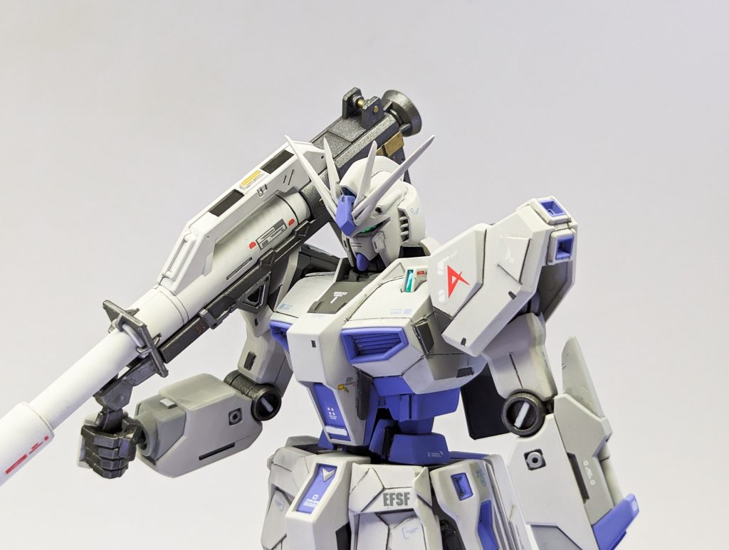武器は他のガンプラから拝借。武装もファンネルも作らなくて良かったので気が楽でした。福岡ガンダムなのでいい感じの平手が元から付いてます。