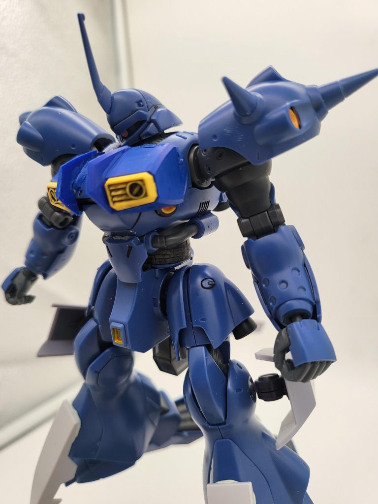 腹部で胴体を延長延長した分前面に装甲を追加しています