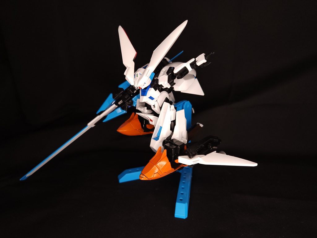 少し見ずらいですが、脚部の白いブースターパーツを展開することで「フル・ブーストモード」になります。ぺこらさんの元気よさや機動力高そう(?)な部分をここで再現してみました。