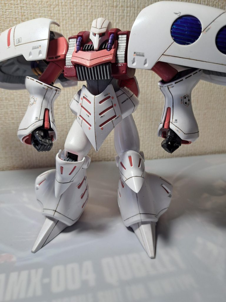 開いた手も良いけどグーの手もカッコいい広い面、しかもホワイト系の塗装はスプレー良いです。でも筆で塗装もやっぱり楽しいです。