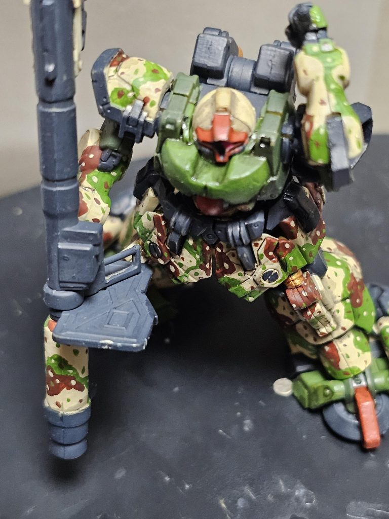 サーベルは一度切り離し手に合うように形を整えています。