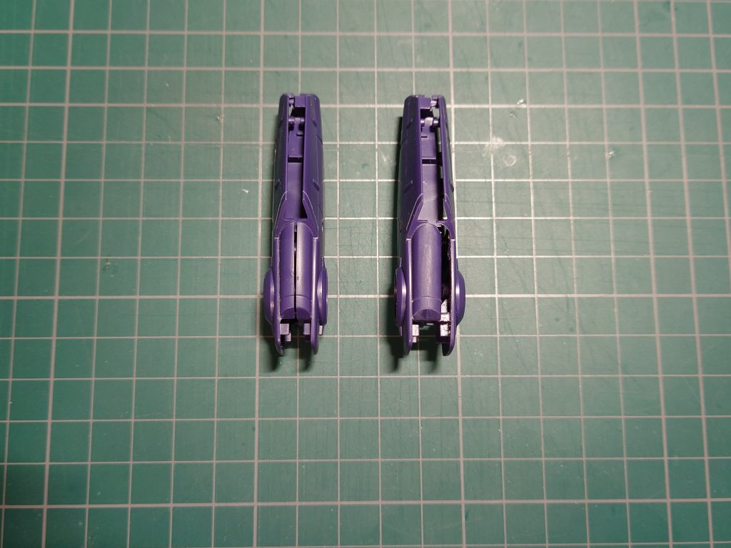 合わせ目がパックリできる部分は切り離して片側に寄せました。