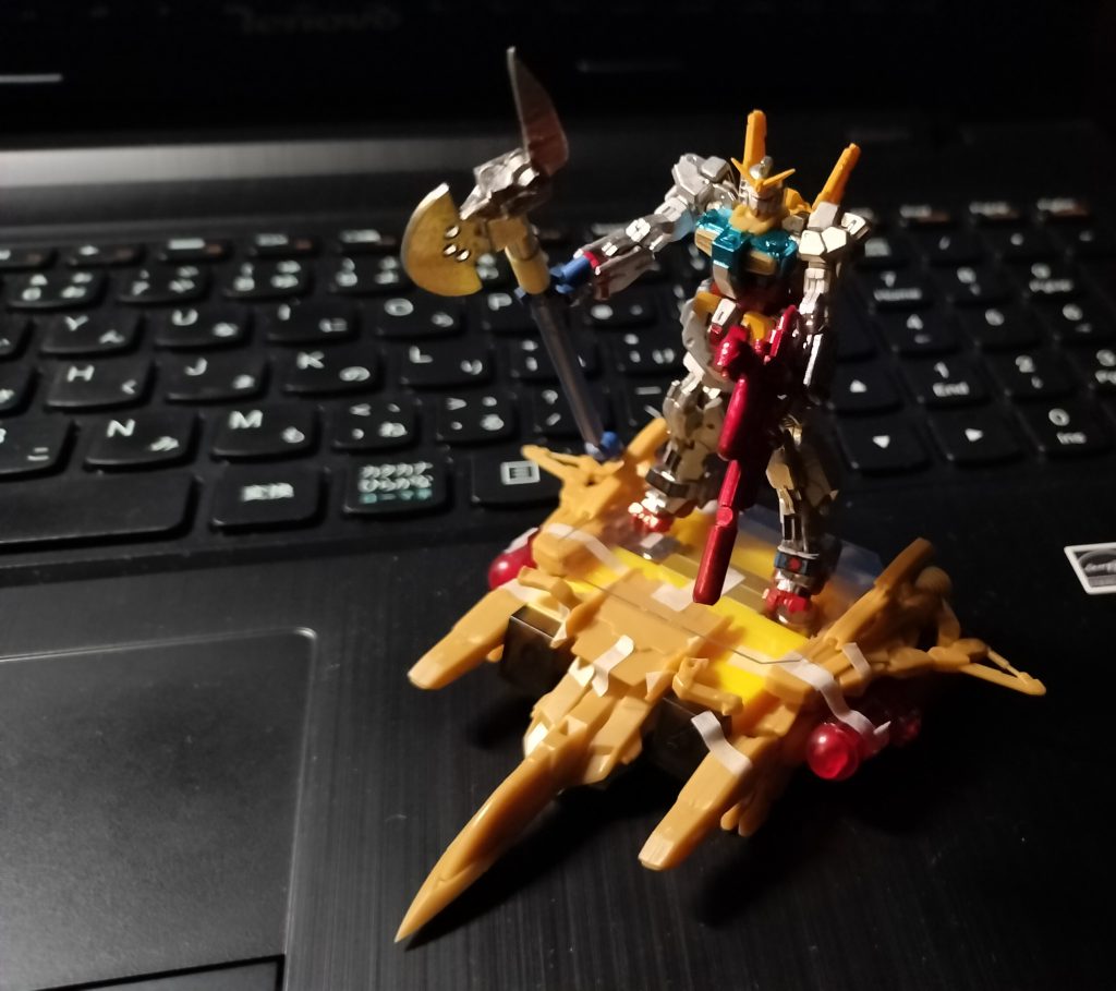 11)合体変形めざしていろいろこねくったんですが、私には無理でした(笑)。Gディフェンサーっていろいろ中途半端で・・・。かといって、機上に乗せるだけじゃつまんないですもんねえ。