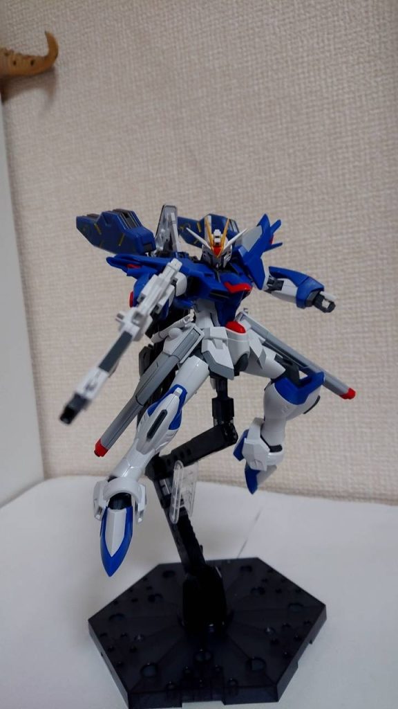 バスター!バスター!STTS-090-HBバスタードシルエットを取り付けたハイパーライジングフリーダム。2つのモードになるワーニングバスターライフルを装備している。携行武装には高エネルギービームライフルが付属している。