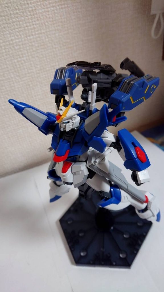 ワーニングバスターライフルをブースターモードに移行し高速移動が可能に。