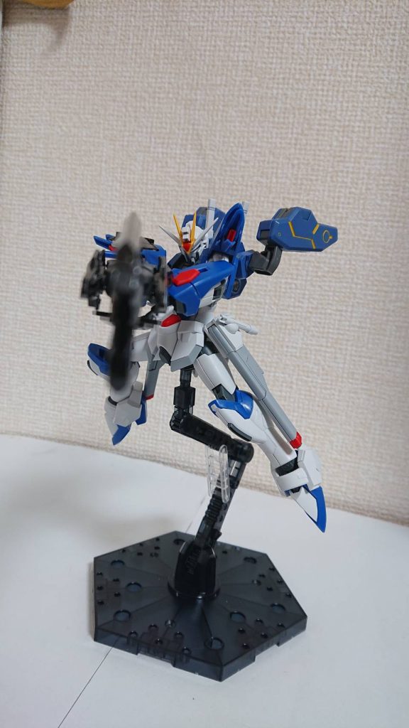 ワーニングバスターライフルを取り出し強力な一撃を食らわせることができる。ライフルについてるビットは固定されているため個々で動くことはできない。