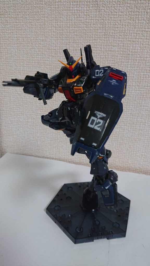 RGですけどポロリは結構少なめですが肩アーマーが落ちやすかったですね。まぁかっこいいからヨシッ!