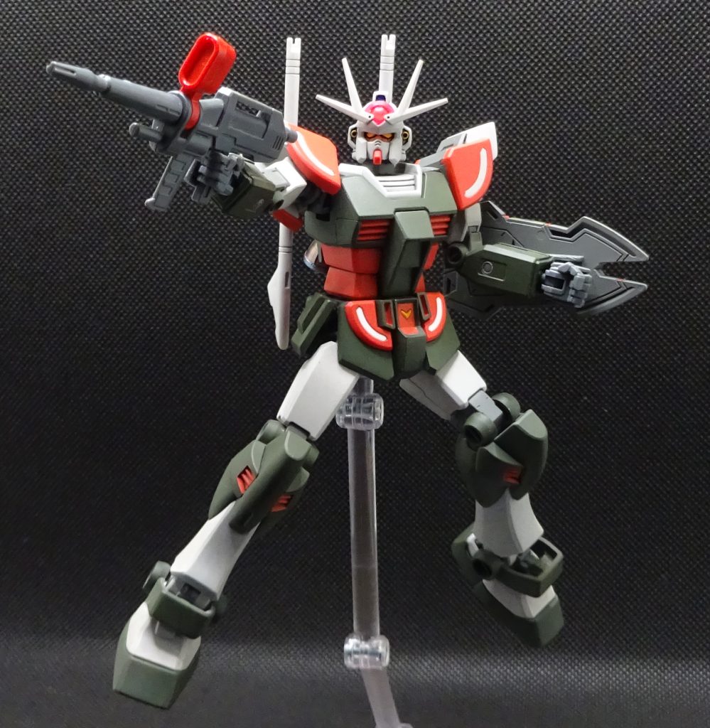 せっかくなので中の人も見てもらいましょう　肉抜き埋めたり　腰回りのアーマー裏打ちしたり　股関節のジョイントを変えたり　見えない部分にはかなり拘りを持って作ってるんですが　見える部分はほとんど手を加えてません　肩とかふくらはぎにほんの少しスジボリ入れて塗り分けただけっす　　なお、ライフルは使う気が無かったので塗ってませんｗ　