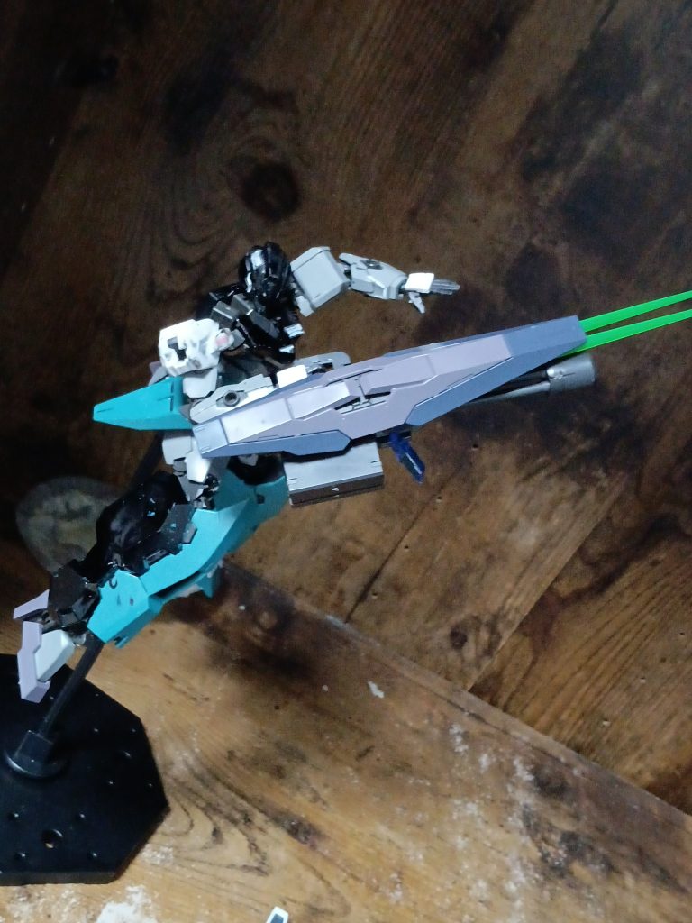 ビームライフルのようなシールドのようなビームサーベルッ!!