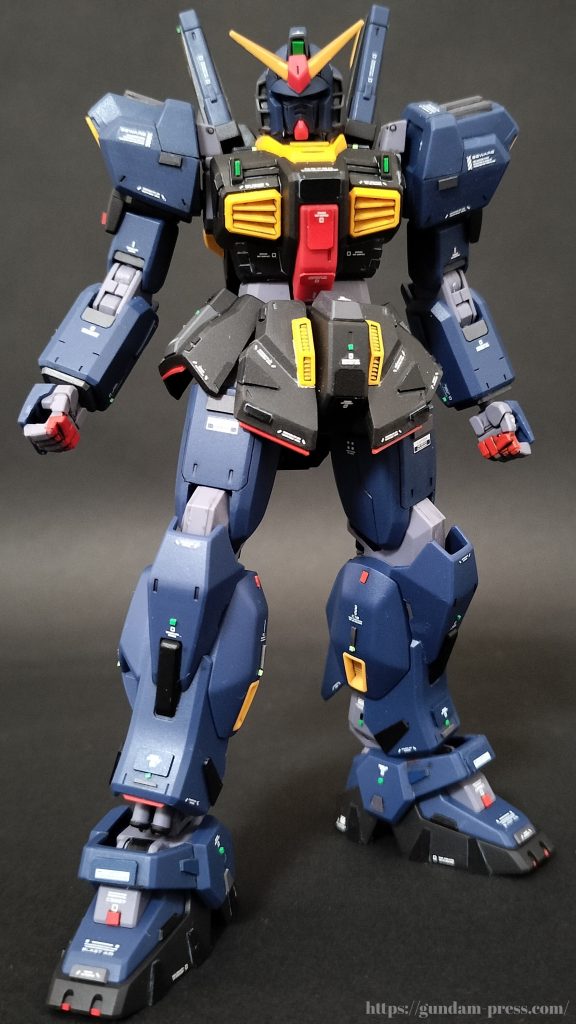 まずは非武装状態の正面からです。主な工程はアンテナのシャープ化(ちょっとだけ)、スジ彫り、プラバンによるディテールアップ、塗装、カラーチップの貼付、墨入れ、水転写デカールの貼付け、つや消しトップコートです。