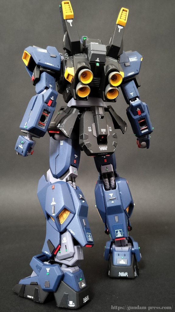 続いて、非武装状態のバックショットです。元々、AOZが好きなのでカラーリングは少し寄せてみました(笑)