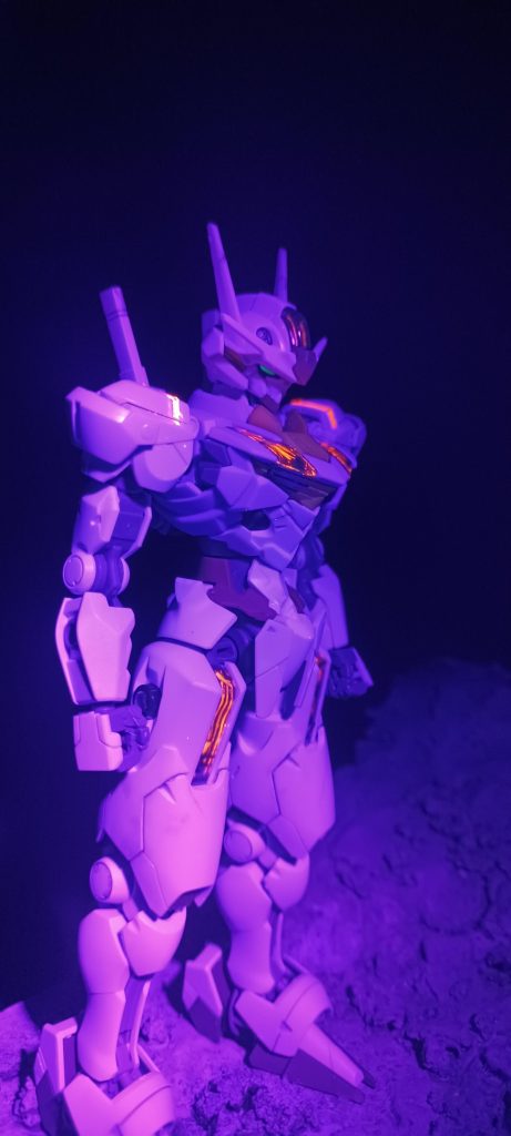 エアリアルのシェルユニットにはガイアカラーの蛍光レッドを塗り発光状態を再現出来たかなと個人的には思います。