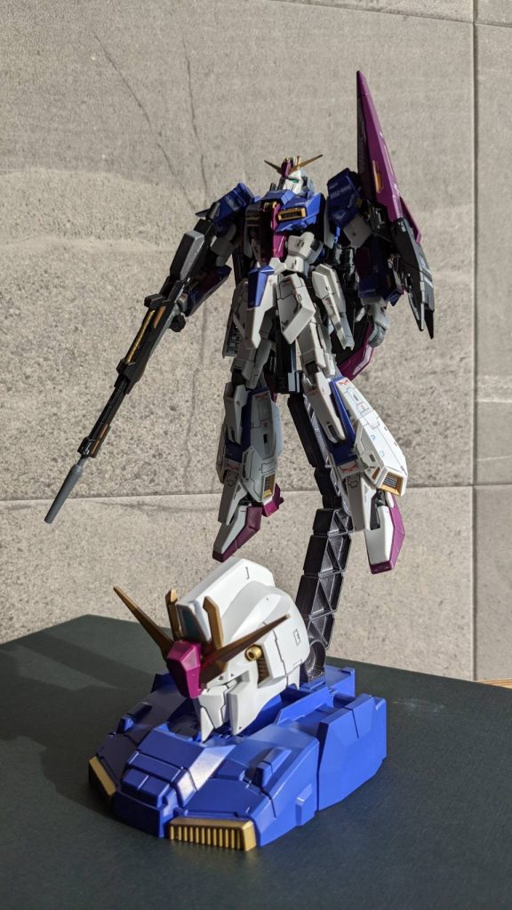 当時はエアスプレーを所有してなかったのでラッカースプレーでランナーごと塗装してから組み立てていました。本体は流石RG．．パーツ分割やアンダーゲートが超優秀で感激したのを今でも覚えています。