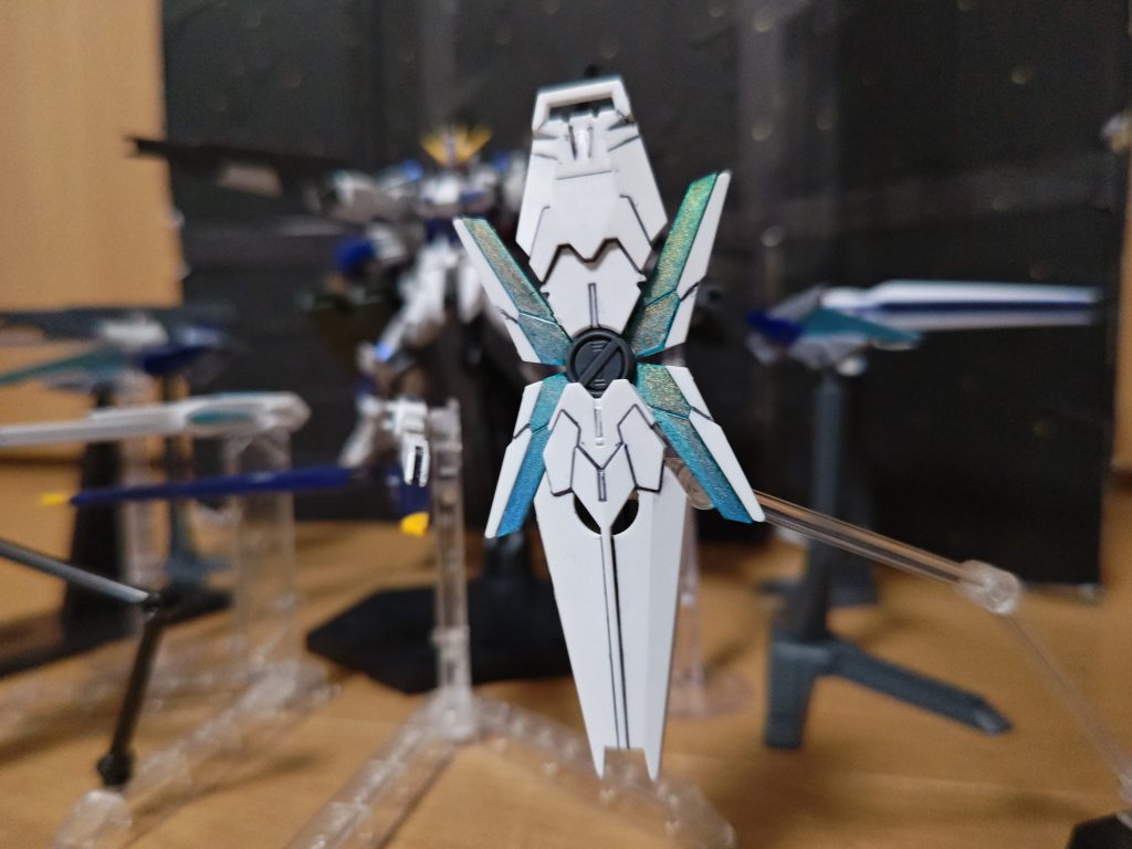 武装の一部にホログラムマーカー使ってるので光ります!