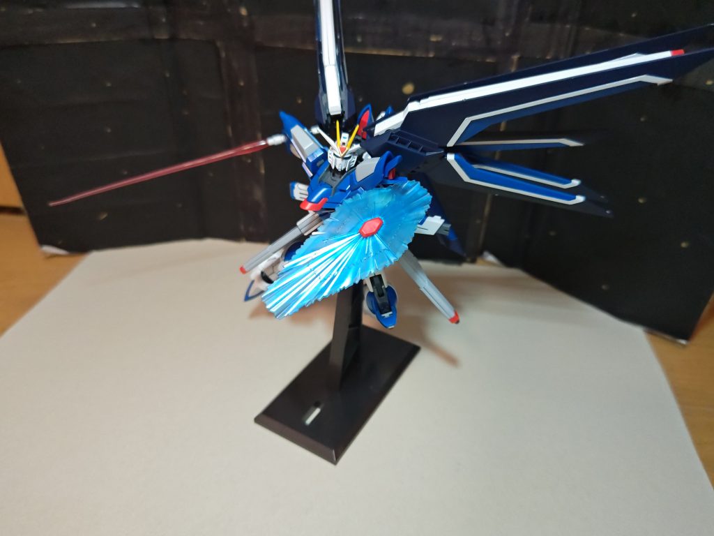 偏光成形でシールドが光る！ 