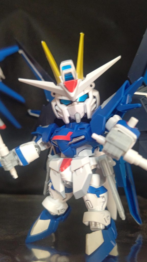 ライフリは事前予想よりも健闘してて、特に冒頭の主題歌とともに戦場に舞い降りて戦う件とかつかみはバッチリだった。