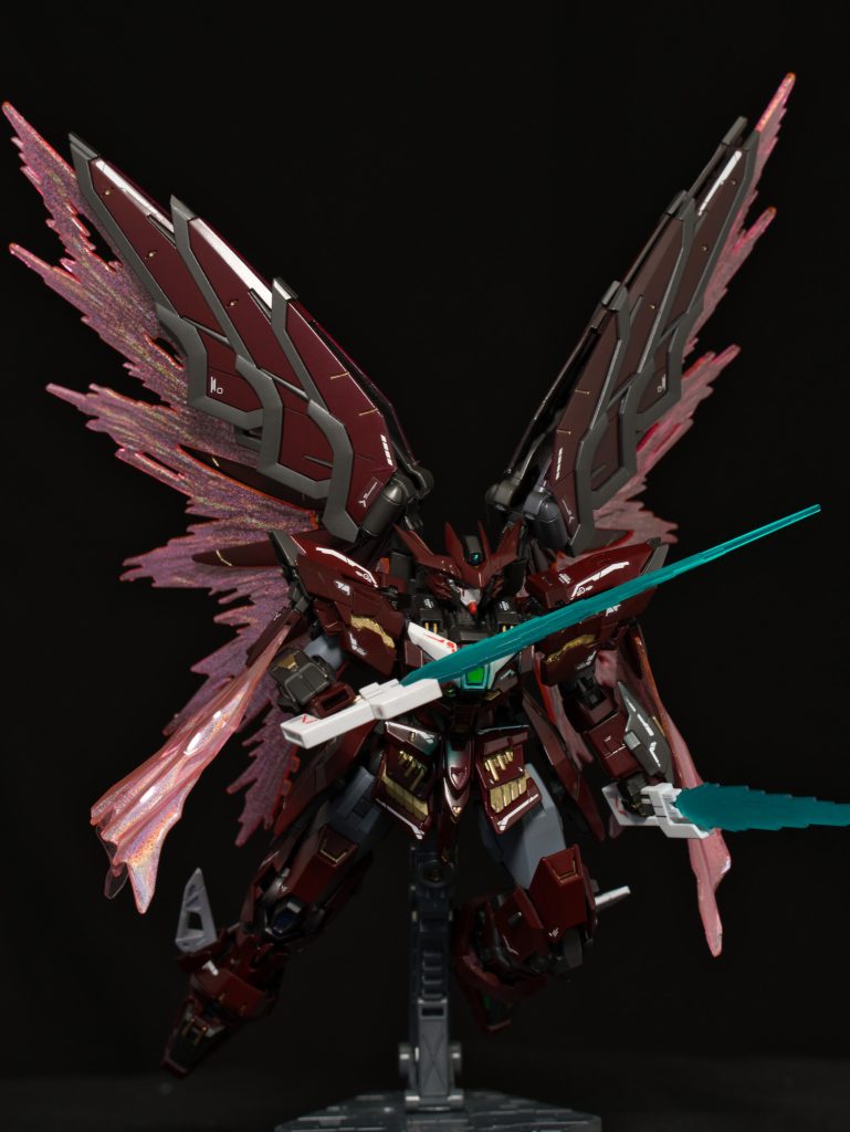 腰部にビームソードはマウント状態でも発振可能