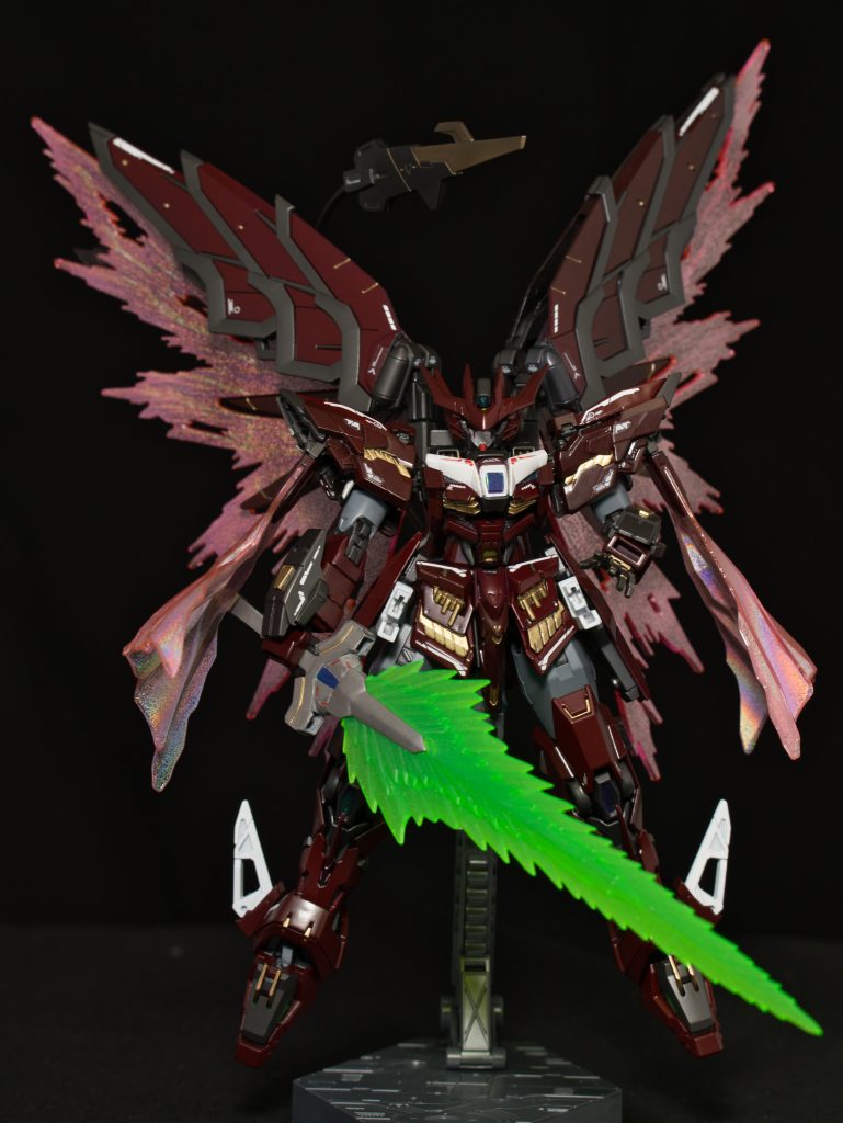 実体剣を分離することでエピオン本来のビームソードも使用可能