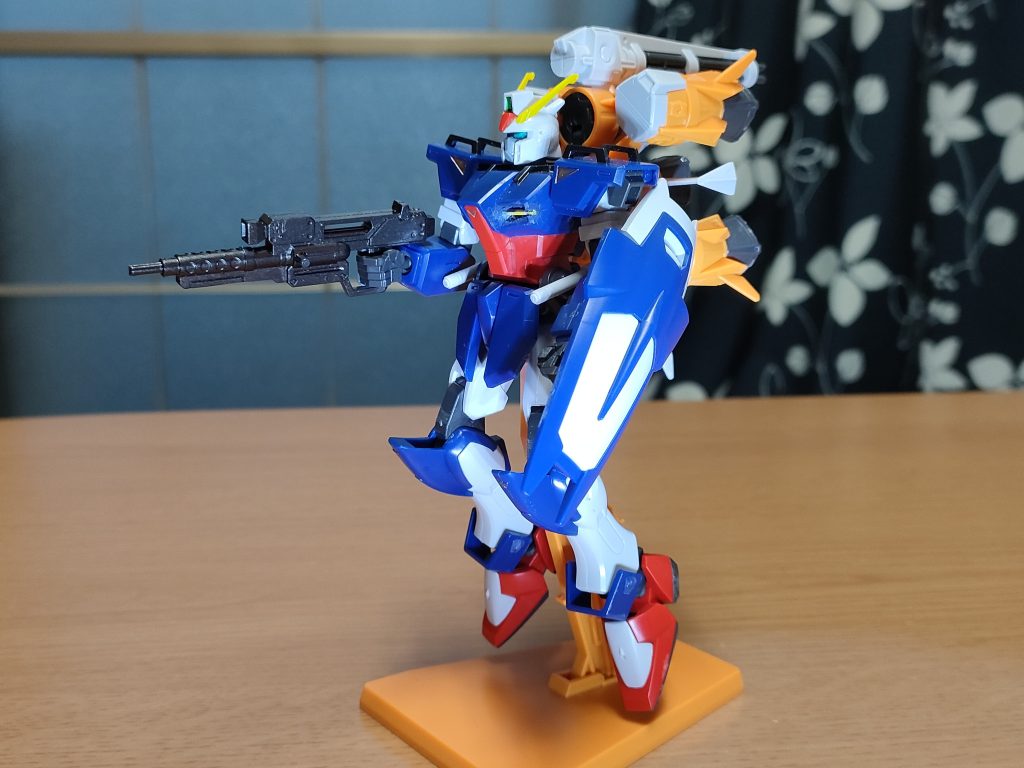 ガンバレルストライカー装備。モーガン・シュバリエしか扱えないか、ガンバレルにコクピット設けて其処に空間認識に長けたパイロットを操縦させるしか発揮出来ない贅沢装備。本作のオールレンジで宇宙戦のみで良かった。地上ではガンバレルのパイロットが常に逆さで乗ってなきゃならない。