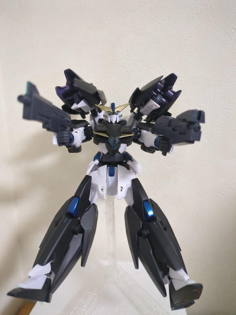 後ろに下がりながら射撃！ブースターの内側を塗装し忘れで、紫見えるのは次回からの反省点。