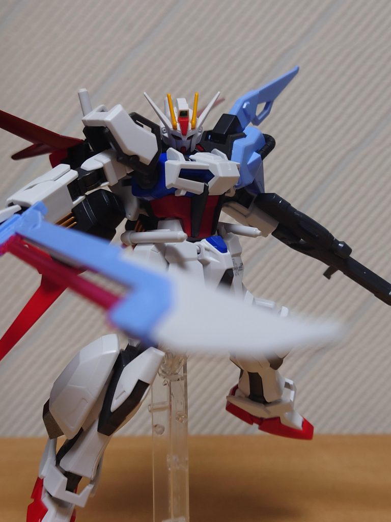 最後に対艦刀持たせて。ストライクは何させても違和感ないので個人的にお気に入りです。今後出るストライカーもパーフェクトには付いてないバッグパック類付属してるので楽しみです。最後まで見て頂いてありがとうございましたm(_ _)m